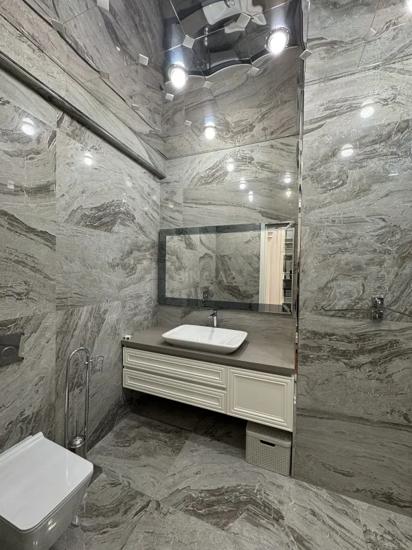 Satılır 4 otaqlı mənzil 200 m²