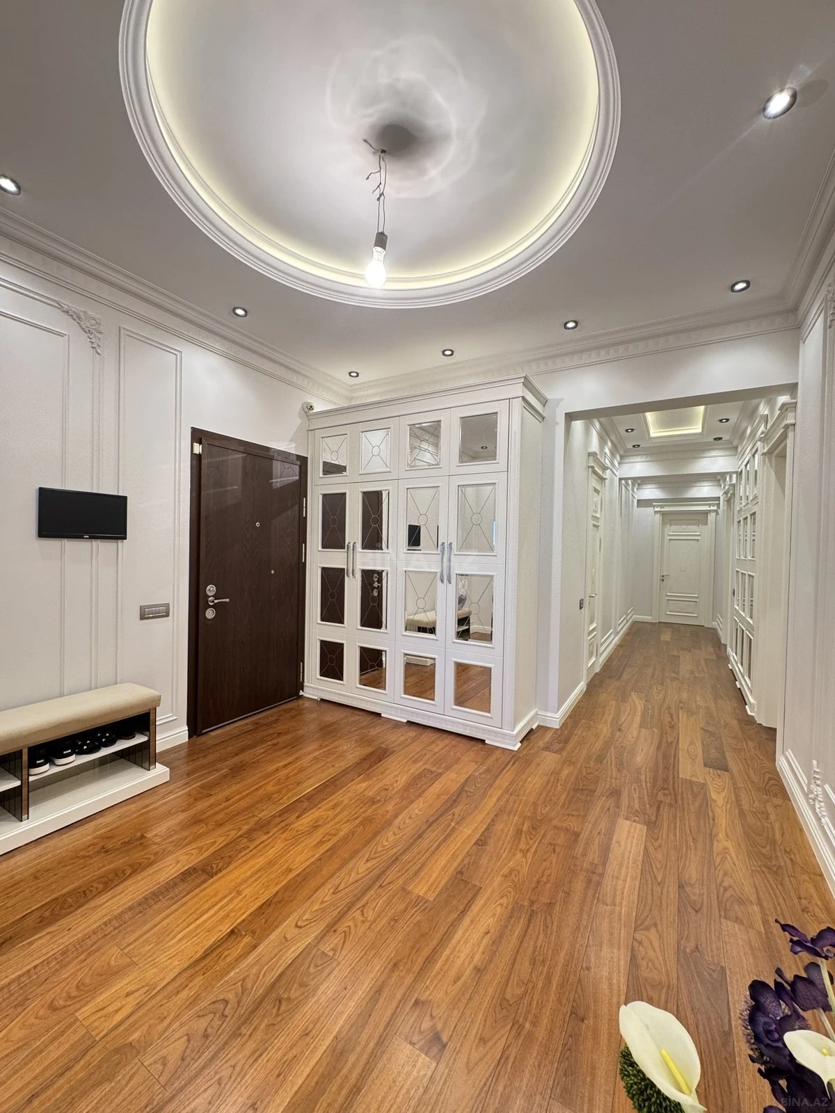 Satılır 4 otaqlı mənzil 200 m²