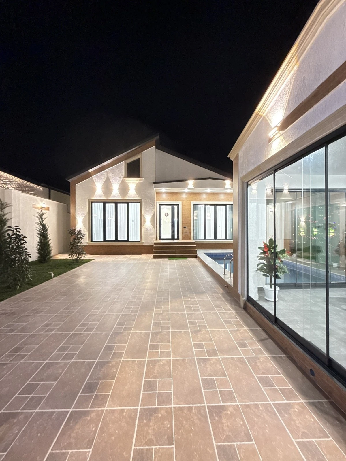 Satılır 4 otaqlı həyət evi 160 m²