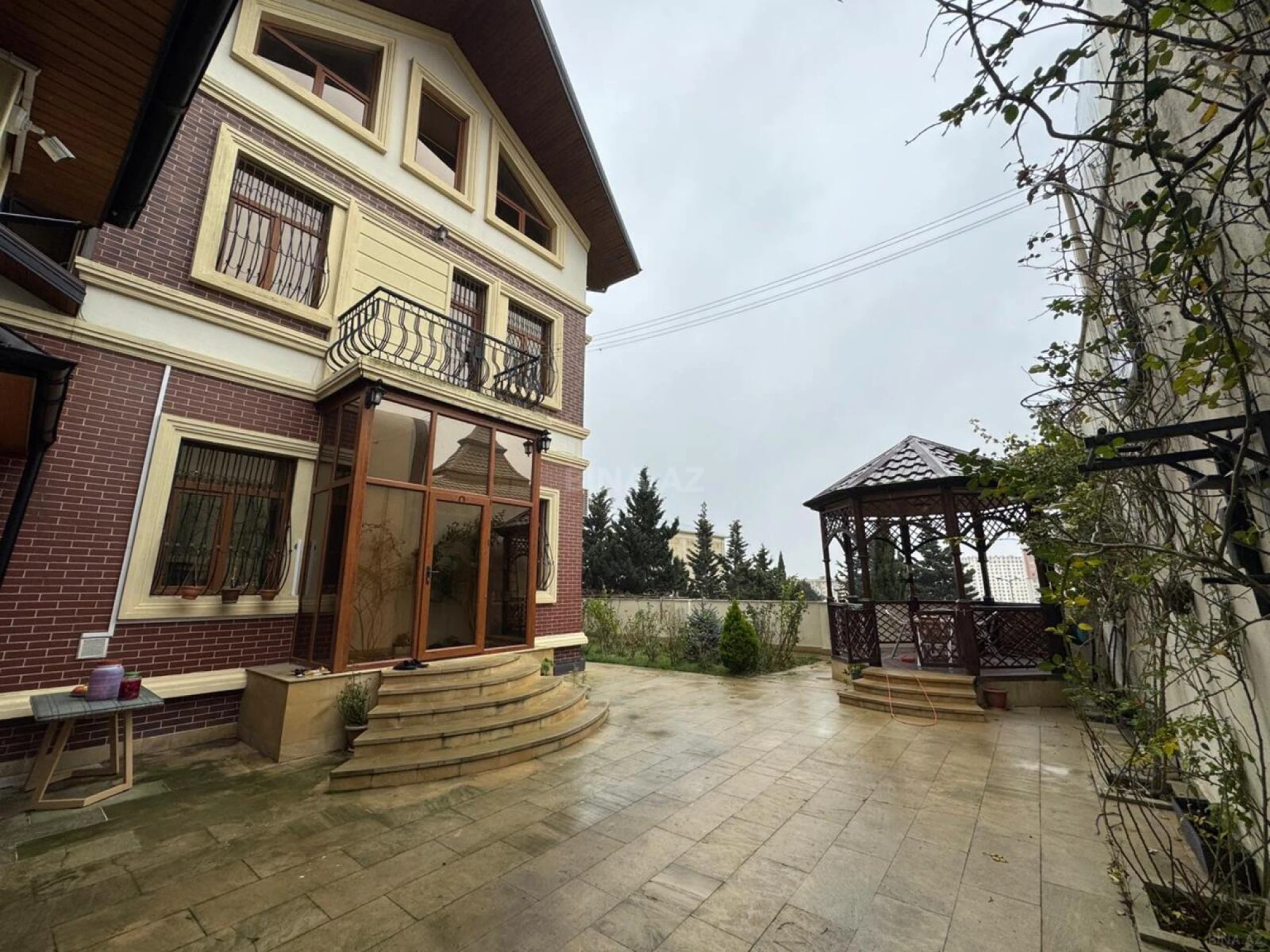 Satılır 4 otaqlı həyət evi 360 m²