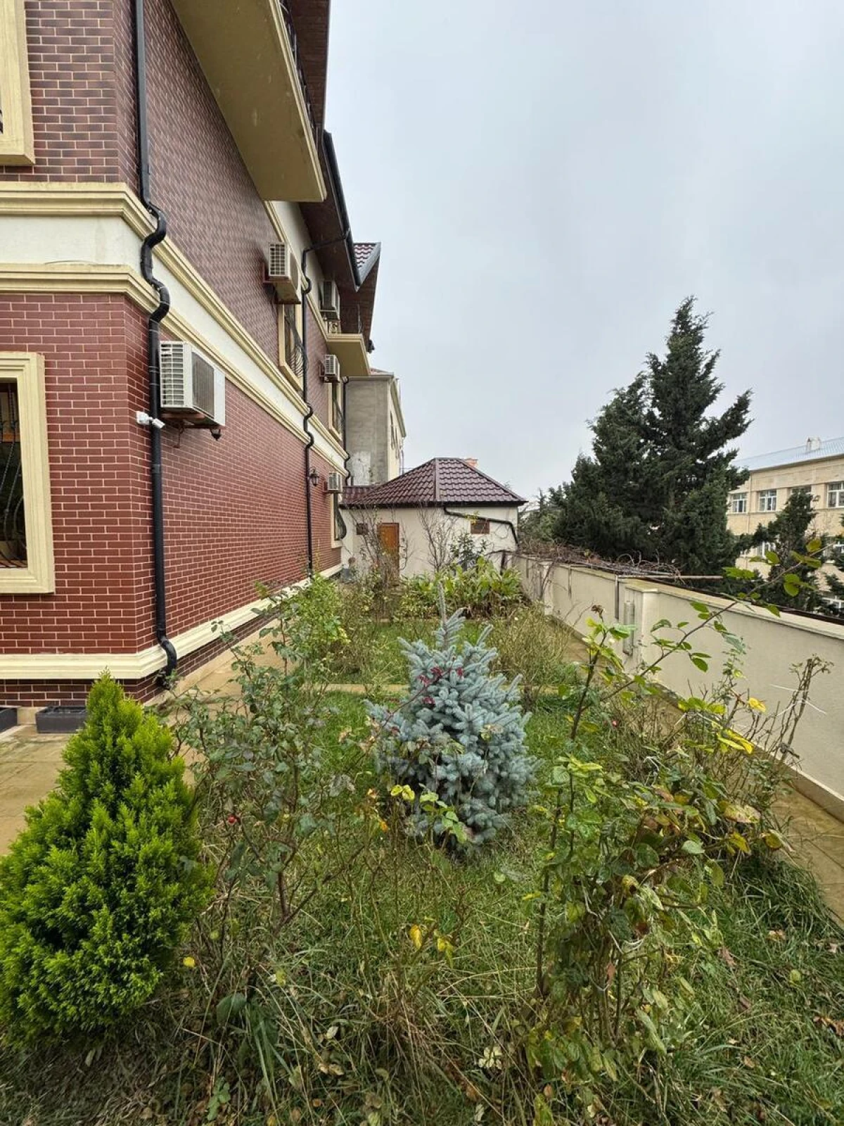 Satılır 4 otaqlı həyət evi 360 m²