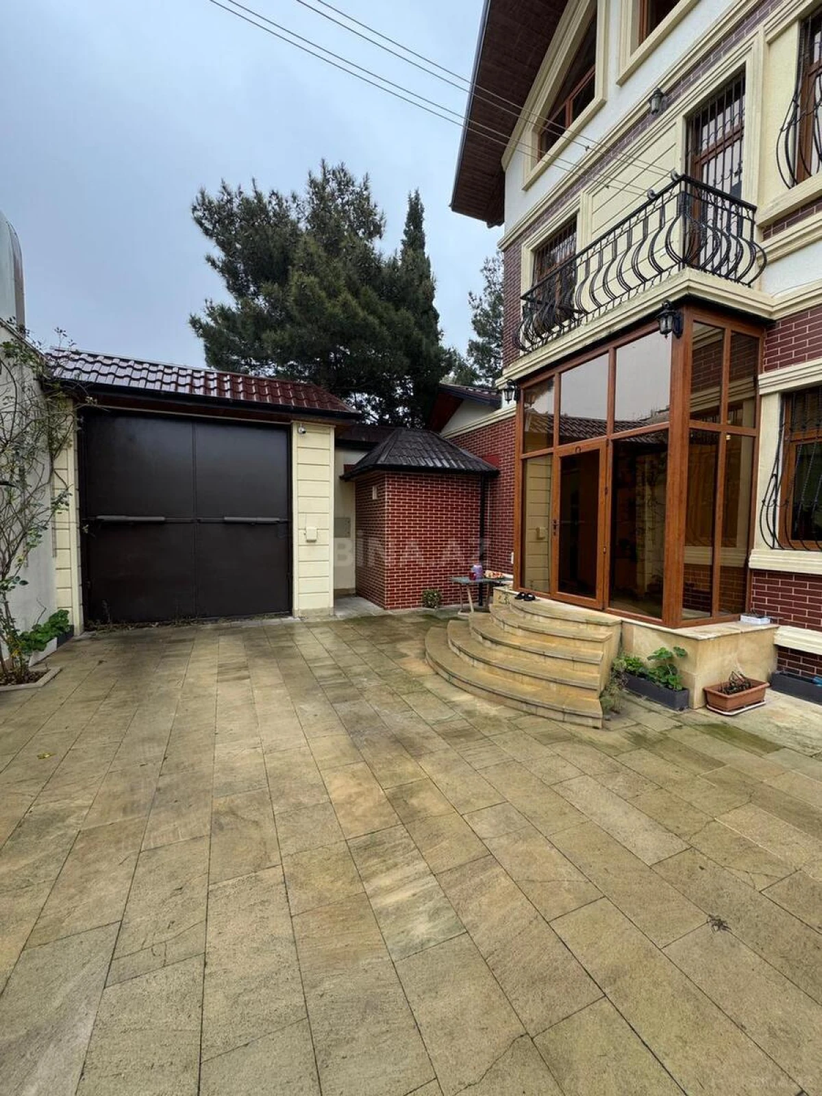 Satılır 4 otaqlı həyət evi 360 m²
