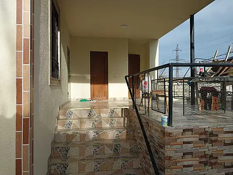 Satılır 6 otaqlı həyət evi 250 m²