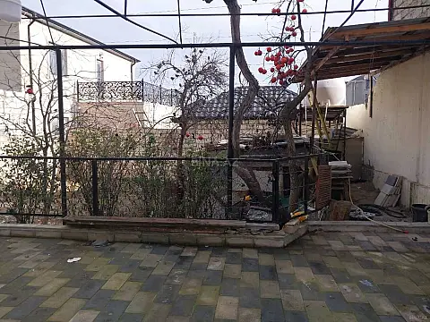Satılır 6 otaqlı həyət evi 250 m²