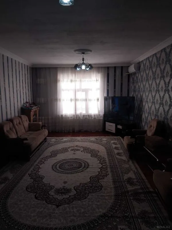 Satılır 6 otaqlı həyət evi 250 m²