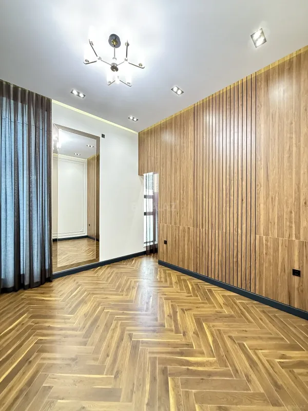 Satılır 5 otaqlı həyət evi 255 m²