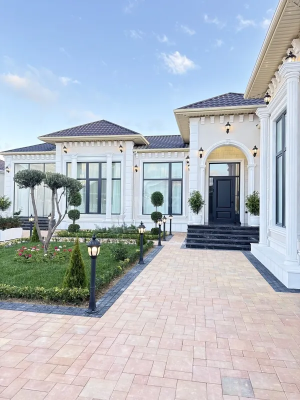 Satılır 5 otaqlı həyət evi 255 m²