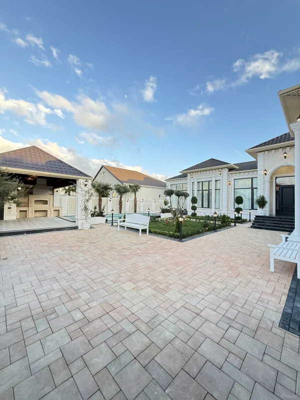 Satılır 5 otaqlı həyət evi 255 m²