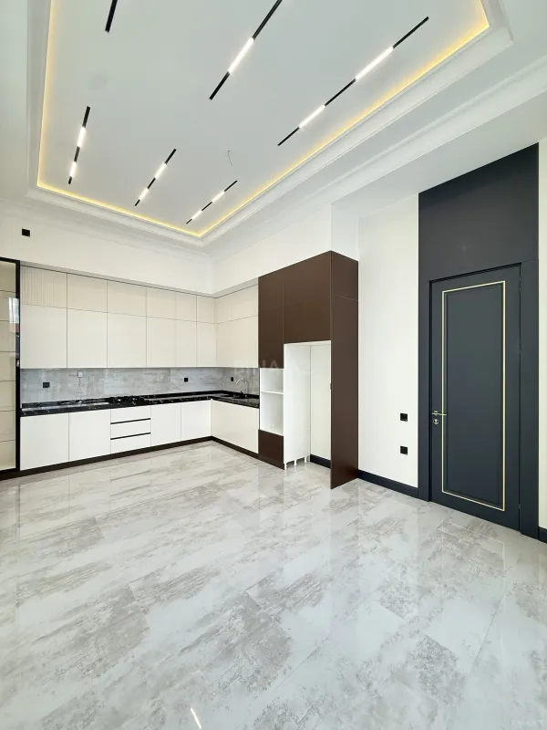 Satılır 5 otaqlı həyət evi 255 m²