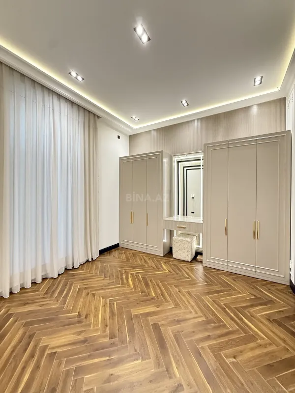 Satılır 5 otaqlı həyət evi 255 m²