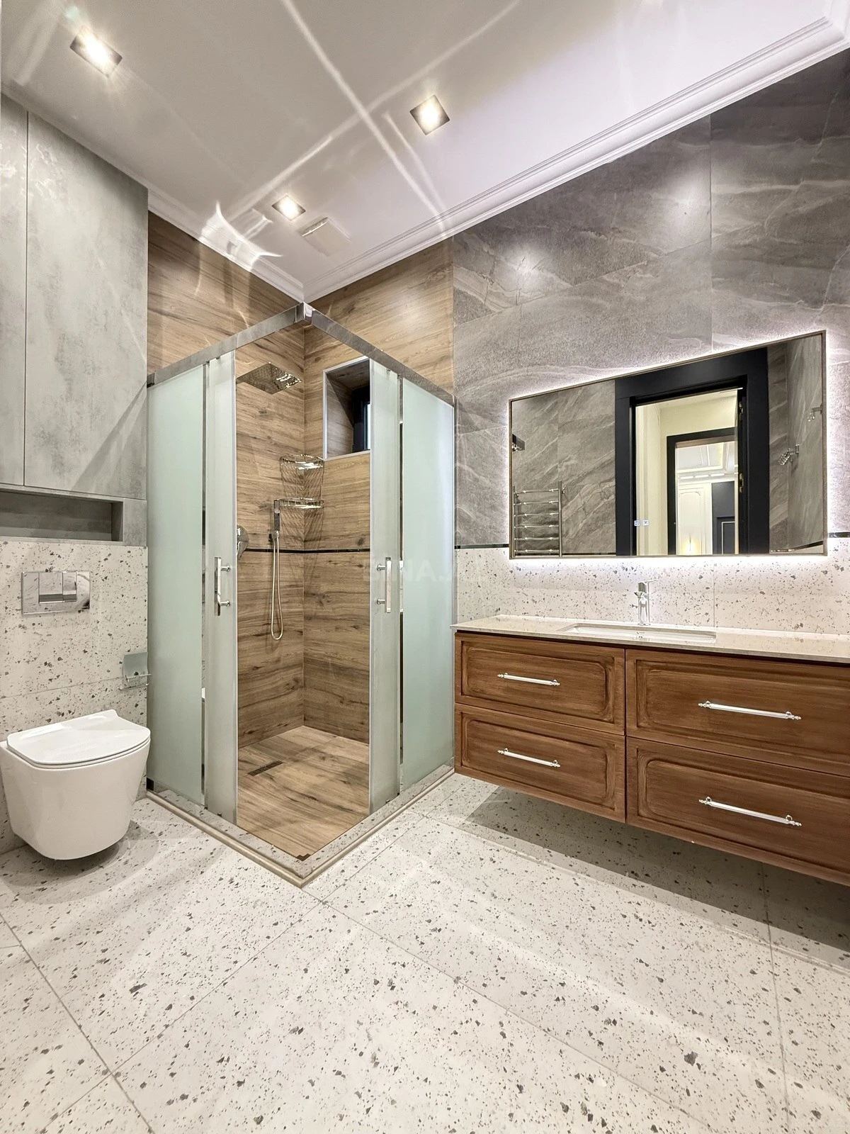 Satılır 5 otaqlı həyət evi 255 m²