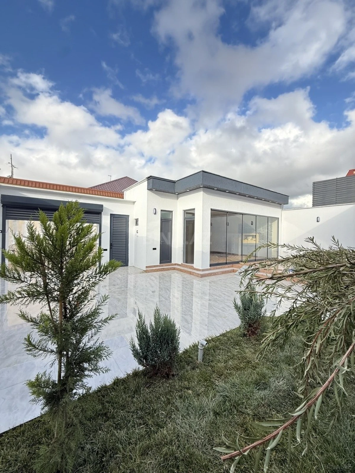 Satılır 4 otaqlı həyət evi 160 m²