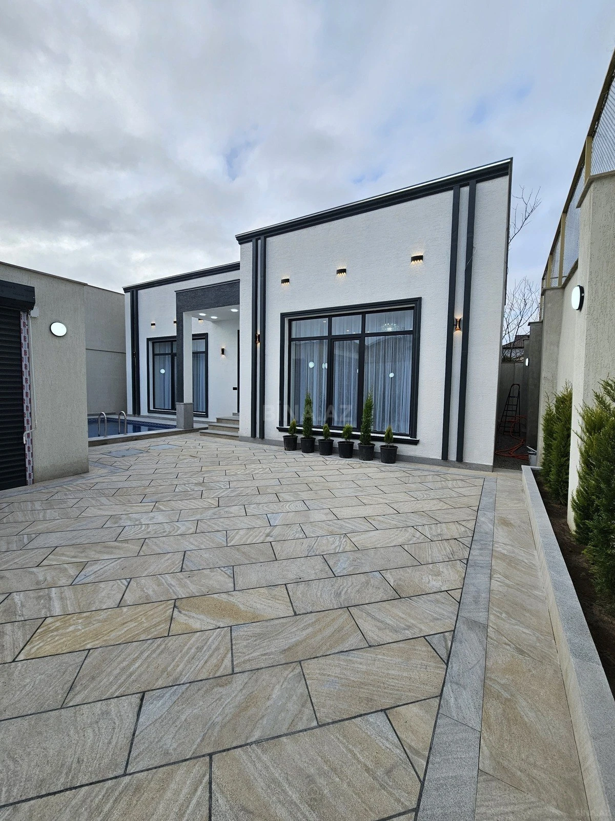 Satılır 3 otaqlı həyət evi 140 m²