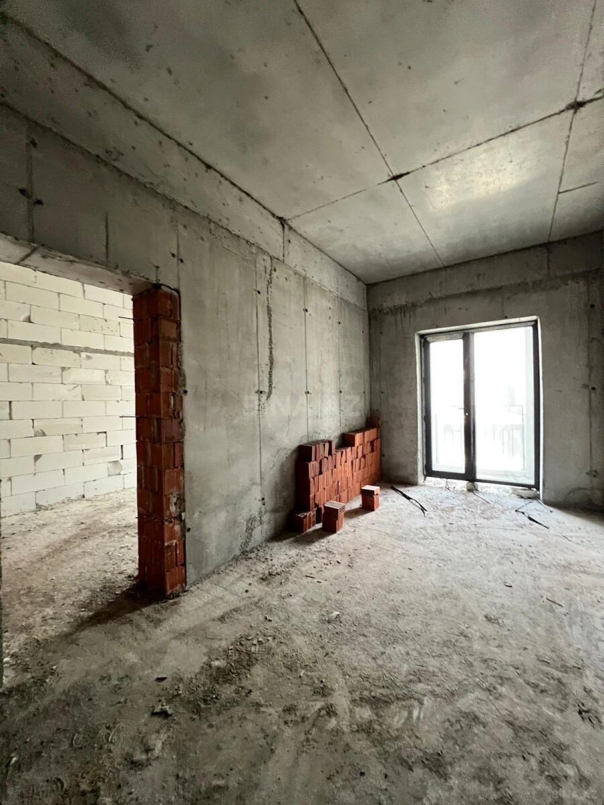 Satılır 2 otaqlı mənzil 62 m²