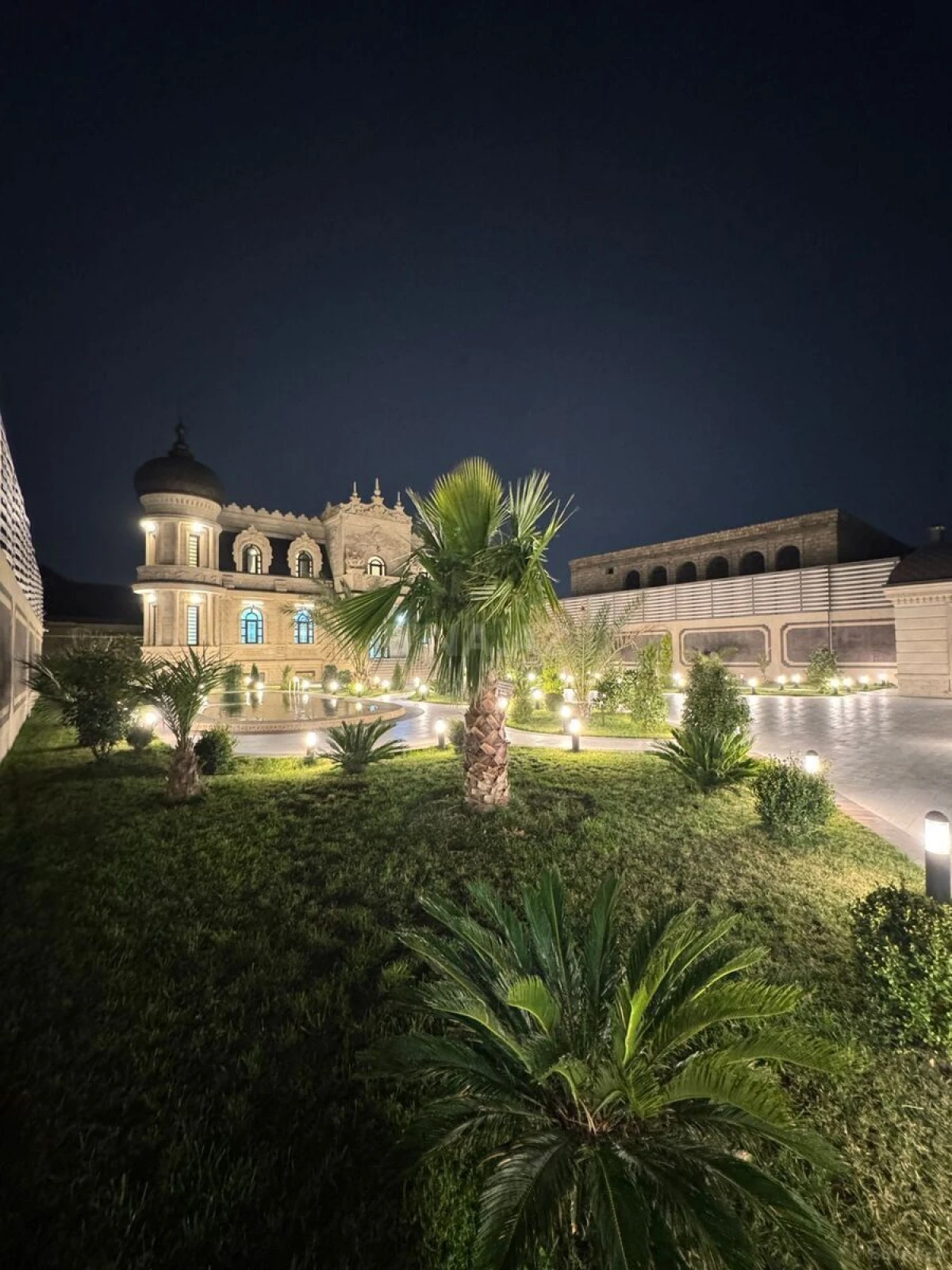 Satılır 8 otaqlı həyət evi 600 m²