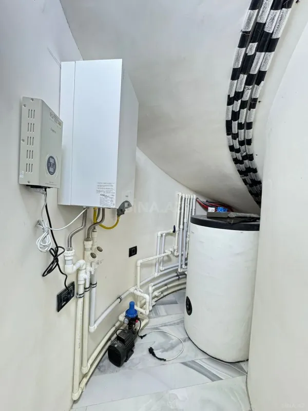 Satılır 8 otaqlı həyət evi 600 m²