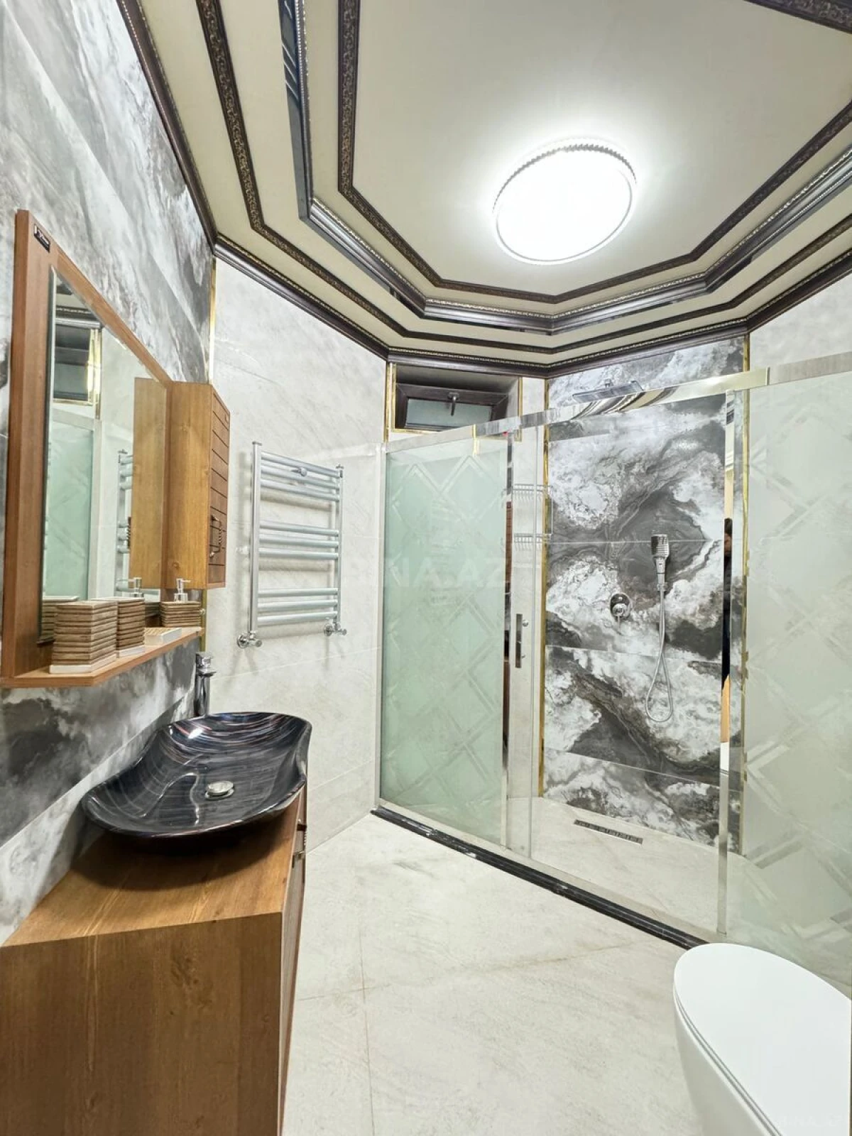 Satılır 8 otaqlı həyət evi 600 m²