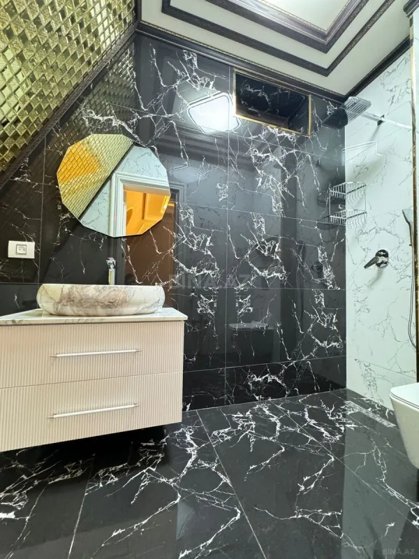 Satılır 8 otaqlı həyət evi 600 m²