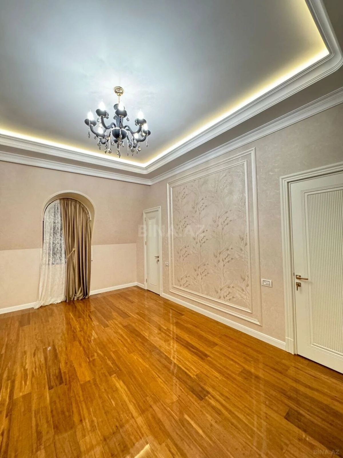 Satılır 8 otaqlı həyət evi 600 m²