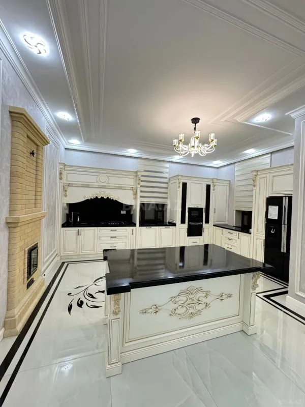 Satılır 8 otaqlı həyət evi 600 m²