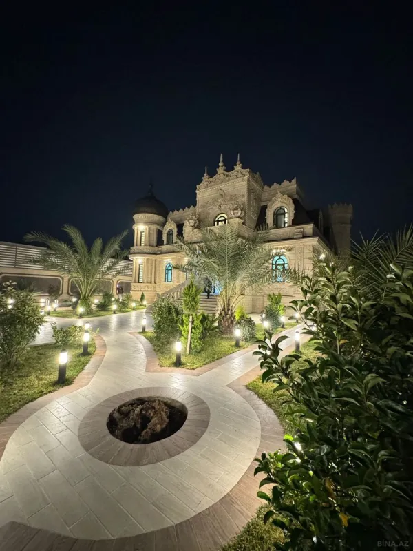 Satılır 8 otaqlı həyət evi 600 m²