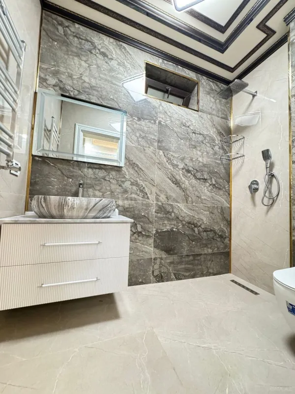 Satılır 8 otaqlı həyət evi 600 m²