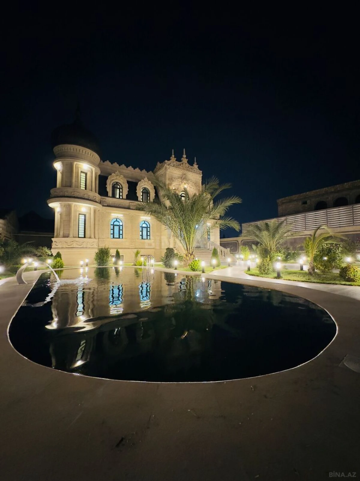 Satılır 8 otaqlı həyət evi 600 m²