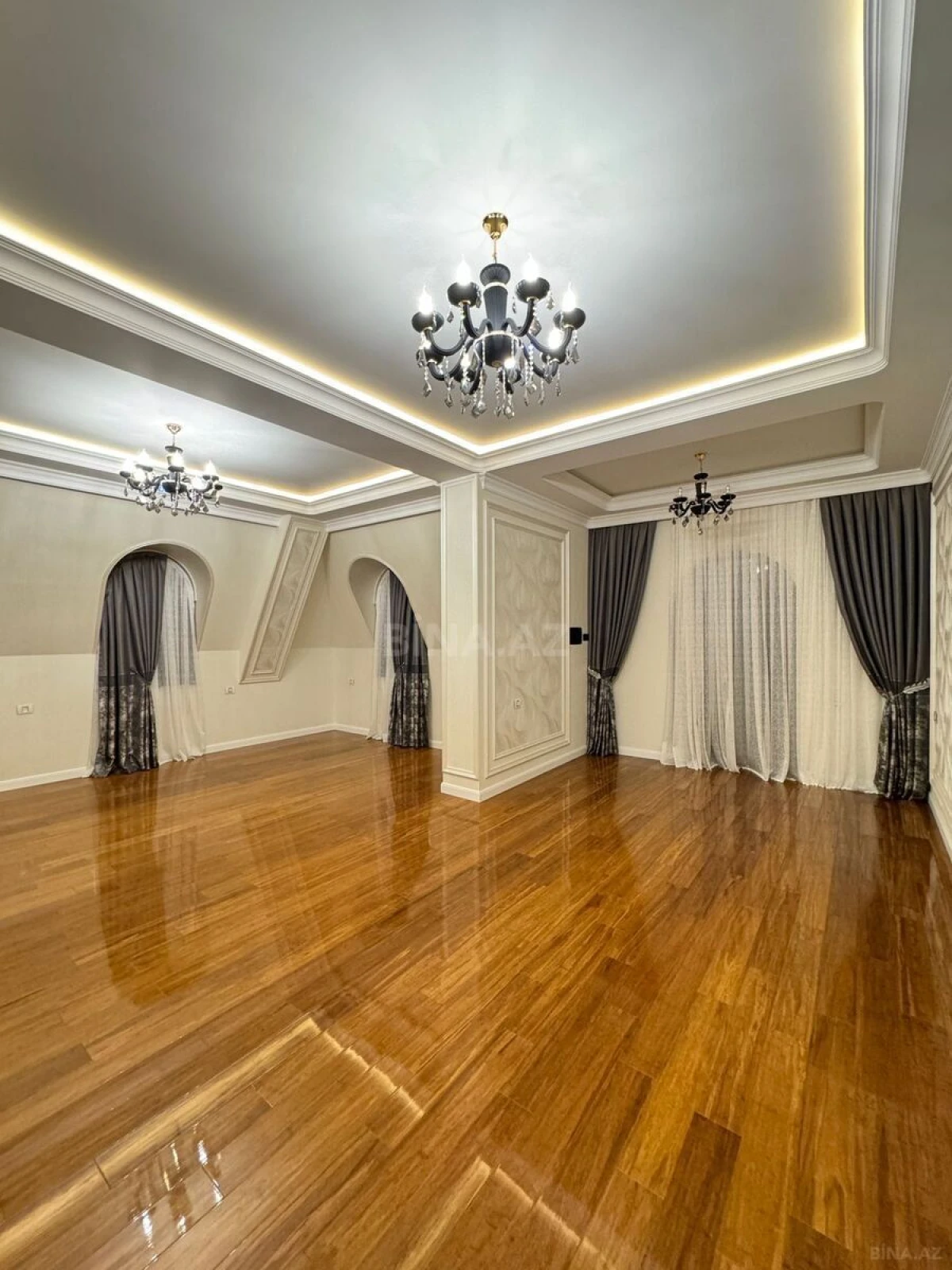 Satılır 8 otaqlı həyət evi 600 m²