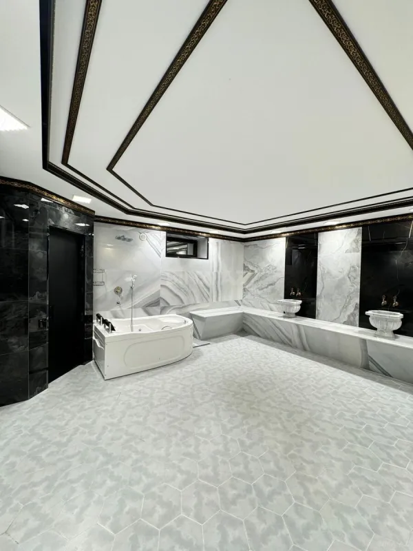 Satılır 8 otaqlı həyət evi 600 m²