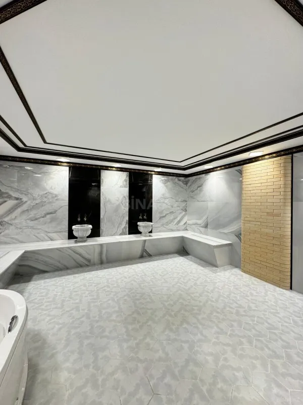 Satılır 8 otaqlı həyət evi 600 m²