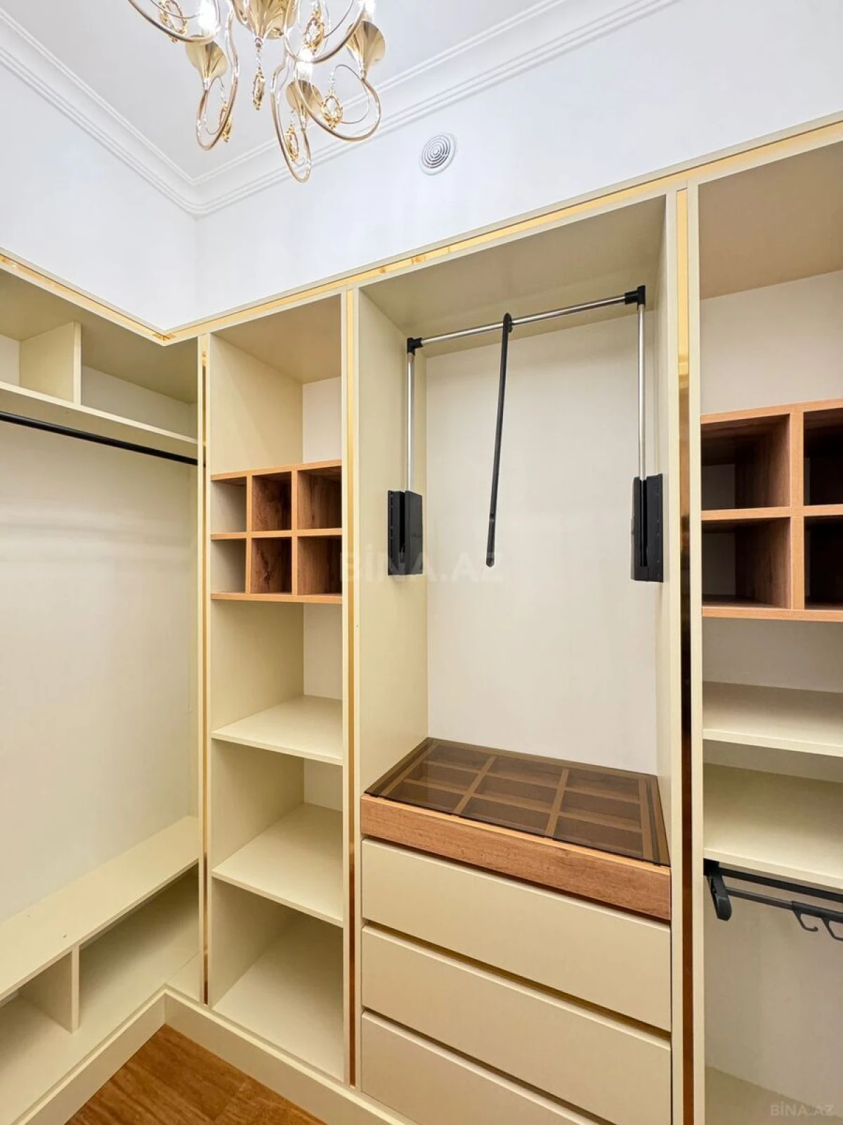 Satılır 8 otaqlı həyət evi 600 m²