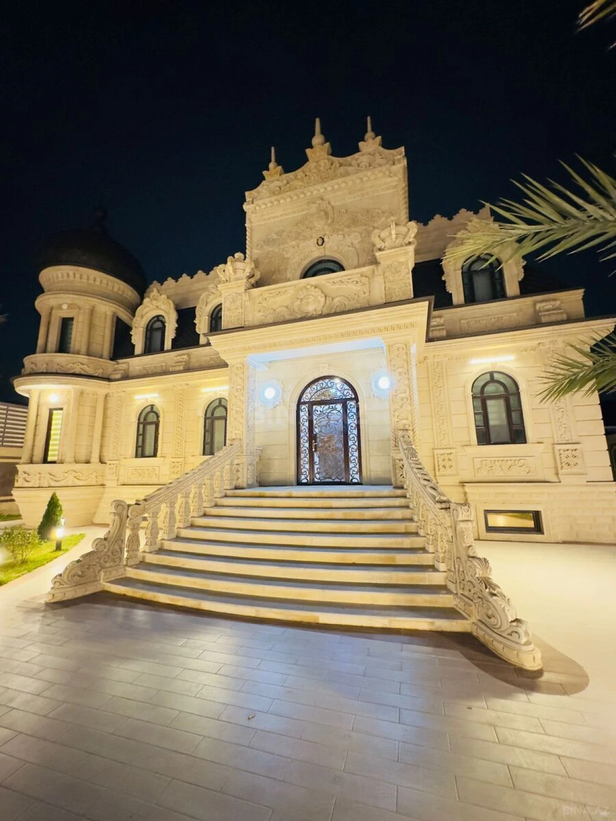 Satılır 8 otaqlı həyət evi 600 m²