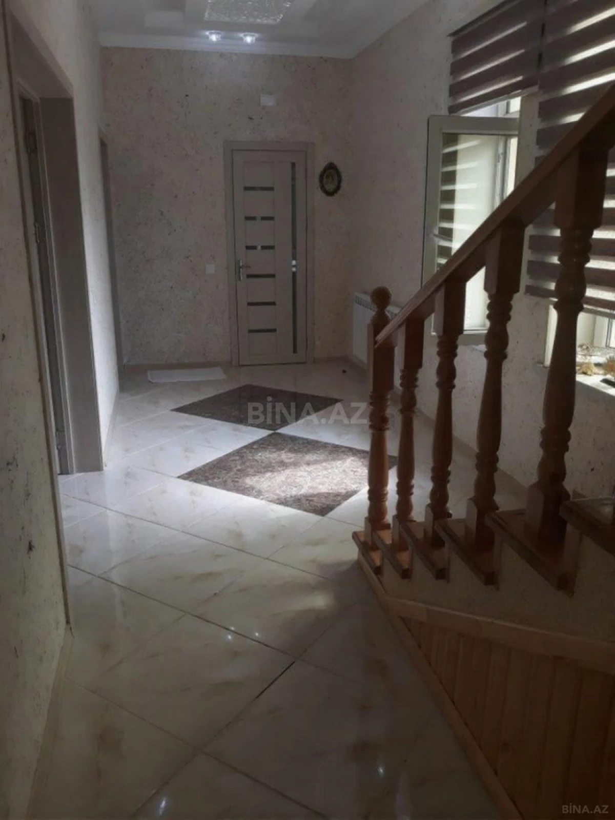 Kirayə verilir 6 otaqlı həyət evi 300 m²