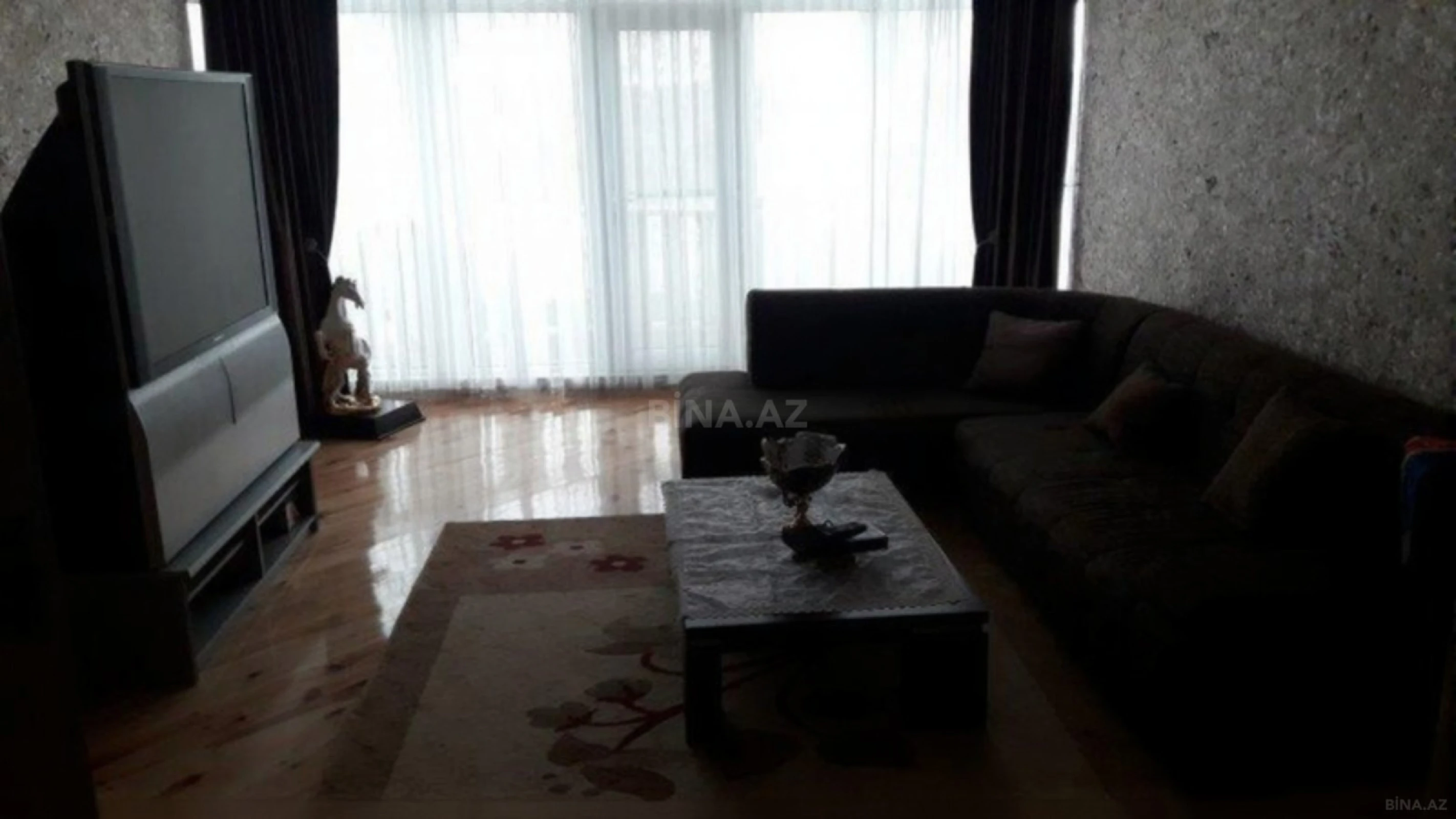 Kirayə verilir 6 otaqlı həyət evi 300 m²