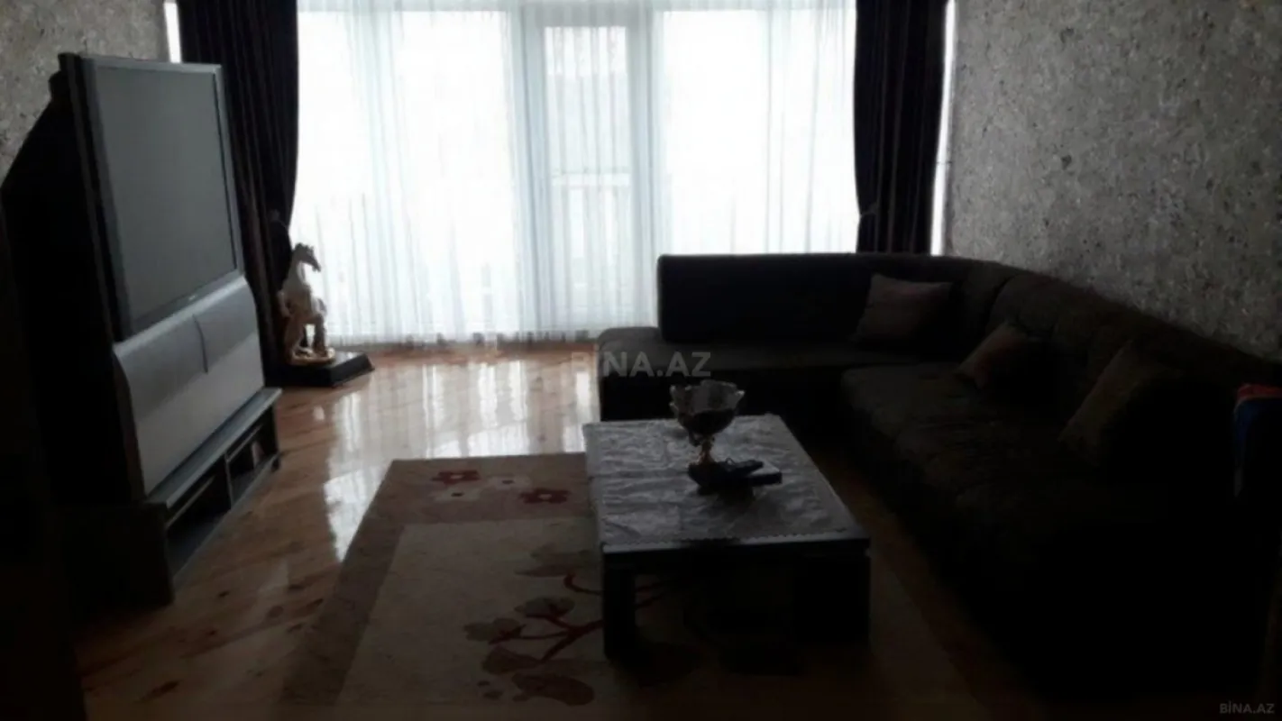 Kirayə verilir 6 otaqlı həyət evi 300 m²