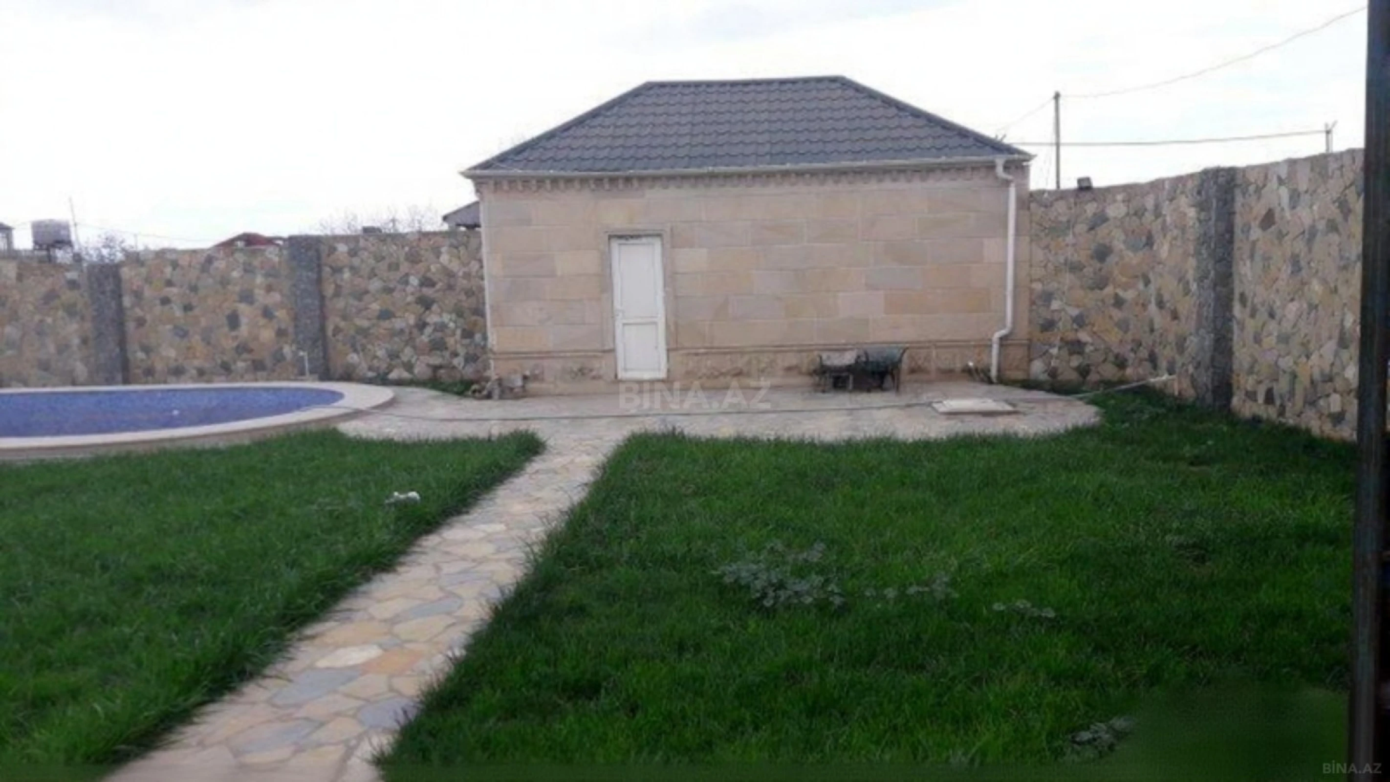 Kirayə verilir 6 otaqlı həyət evi 300 m²