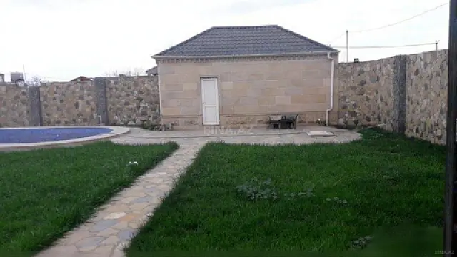 Kirayə verilir 6 otaqlı həyət evi 300 m²