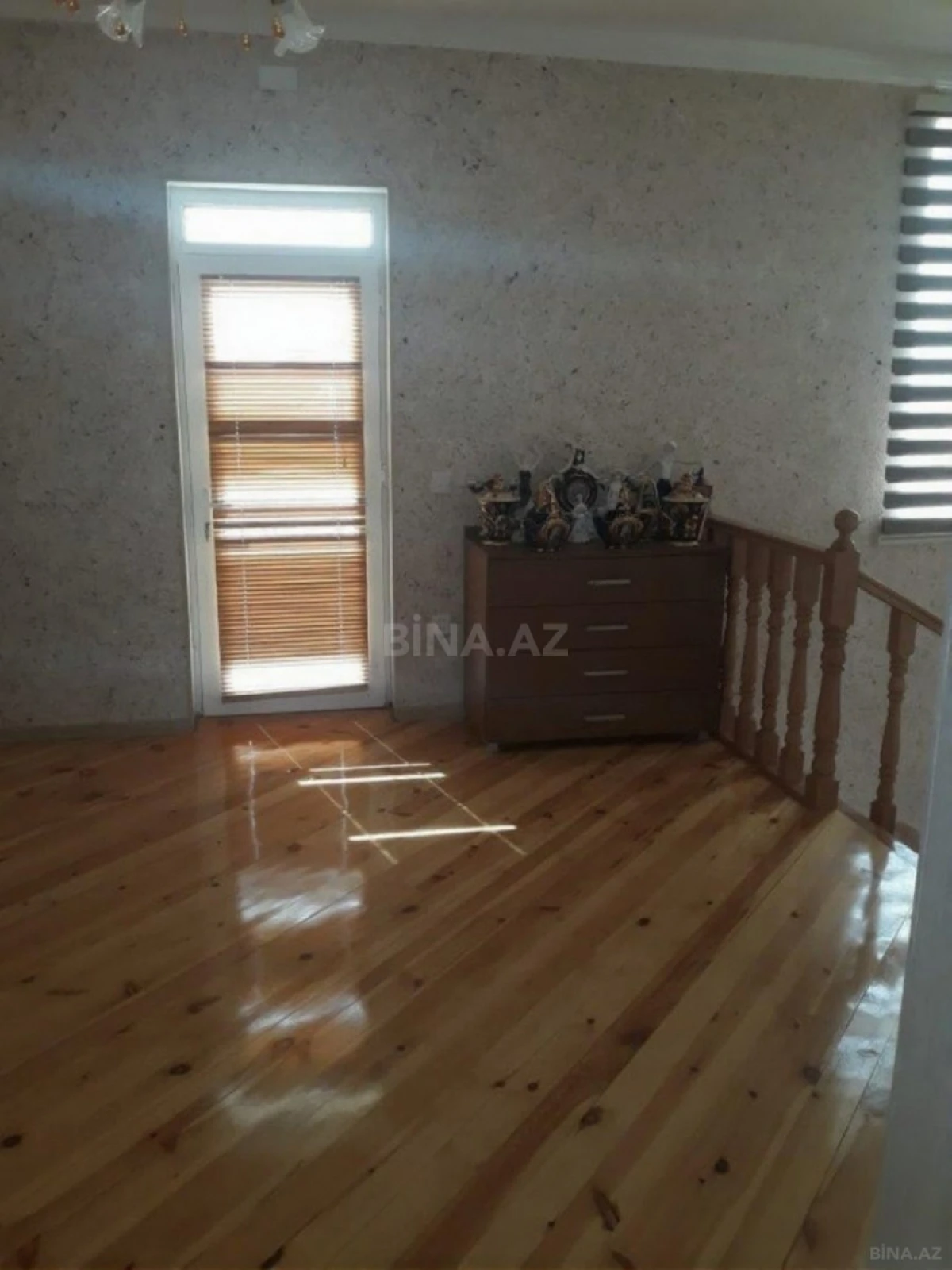 Kirayə verilir 6 otaqlı həyət evi 300 m²