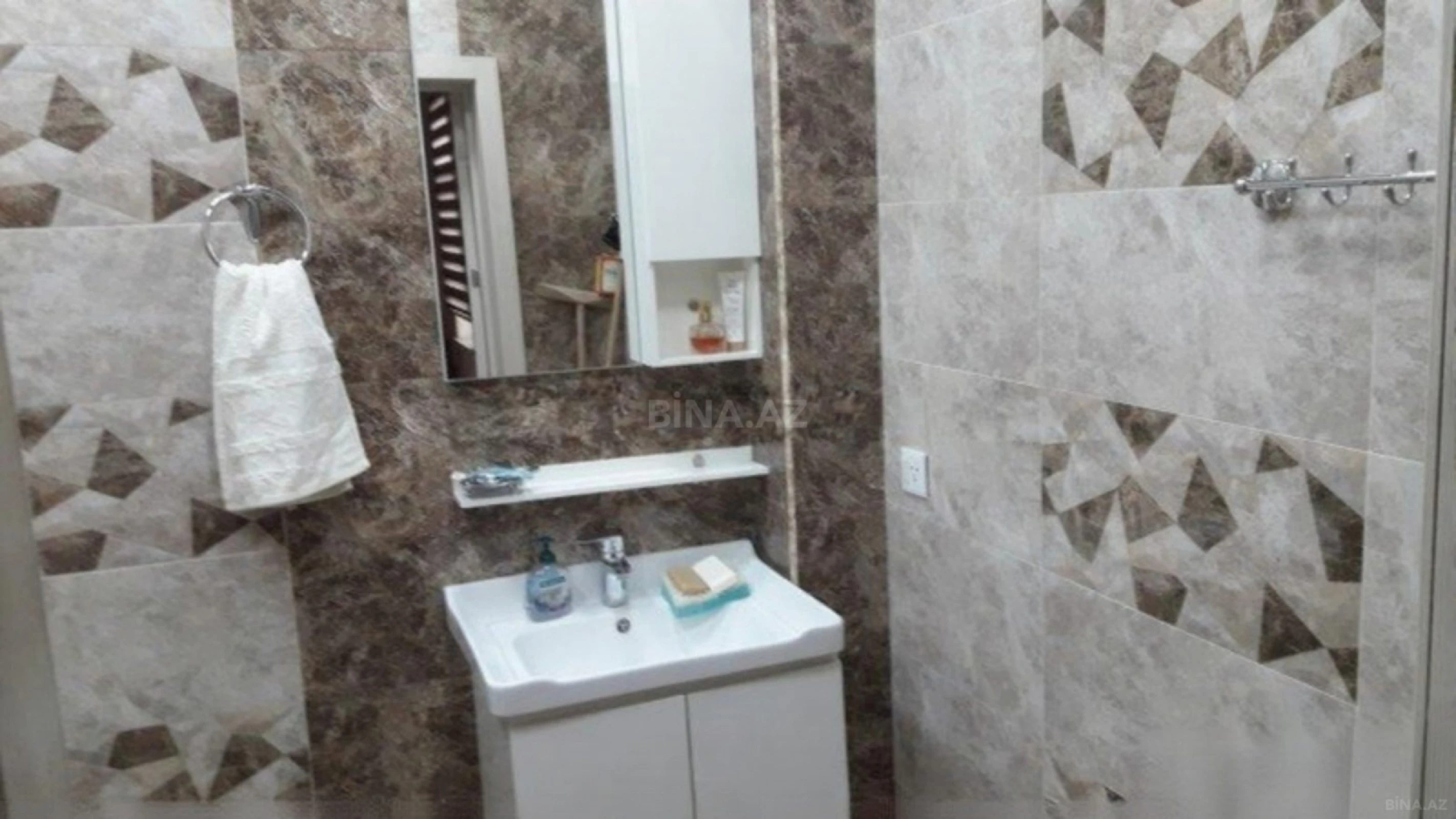 Kirayə verilir 6 otaqlı həyət evi 300 m²