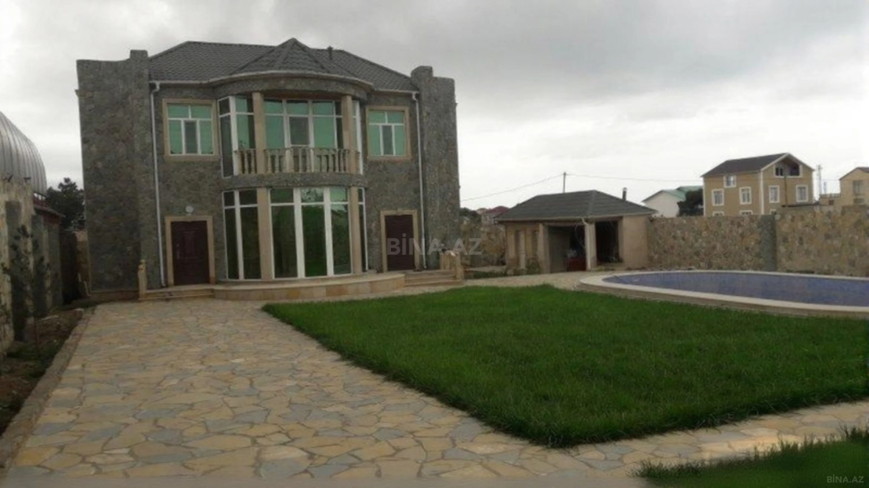 Kirayə verilir 6 otaqlı həyət evi 300 m²