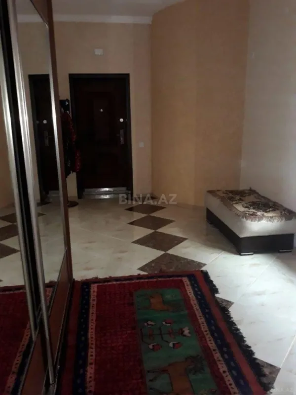 Kirayə verilir 6 otaqlı həyət evi 300 m²