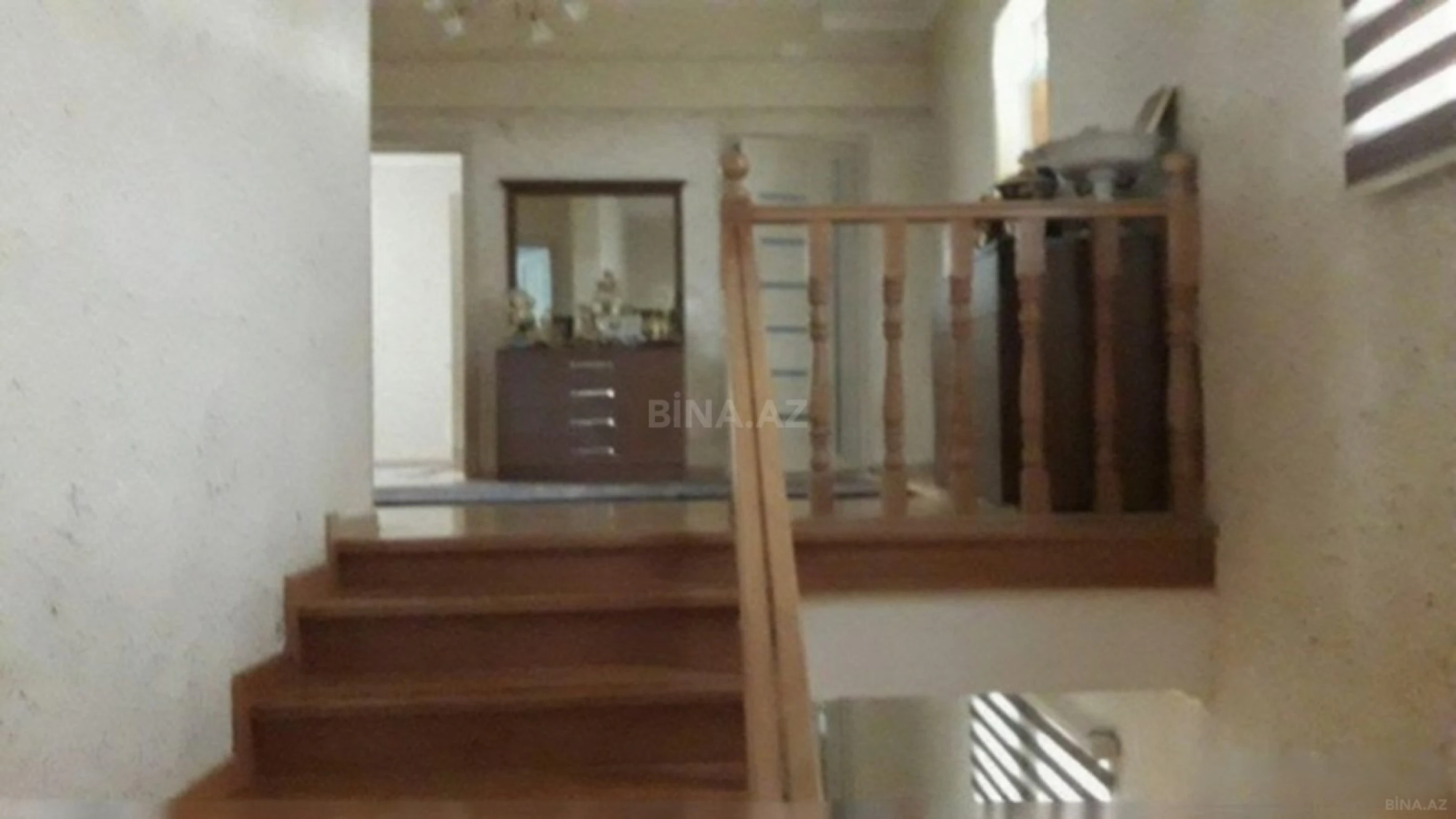 Kirayə verilir 6 otaqlı həyət evi 300 m²