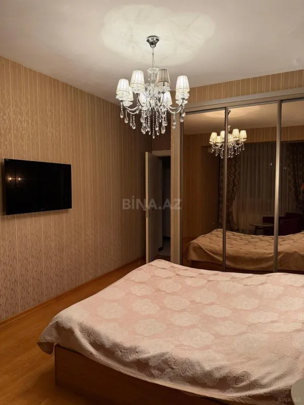 Satılır 3 otaqlı mənzil 130 m²