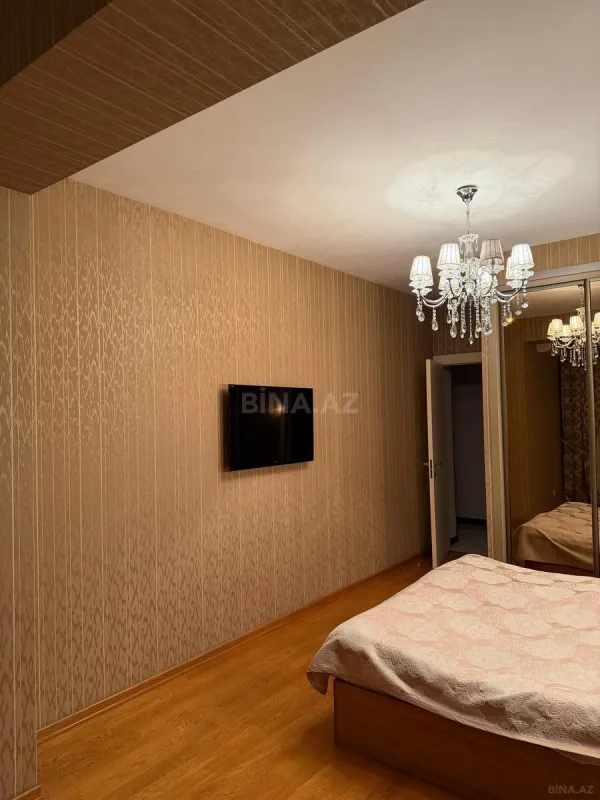 Satılır 3 otaqlı mənzil 130 m²