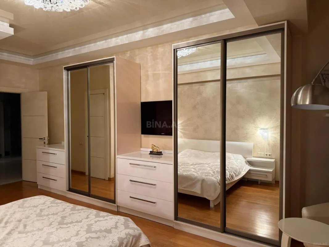 Satılır 3 otaqlı mənzil 130 m²