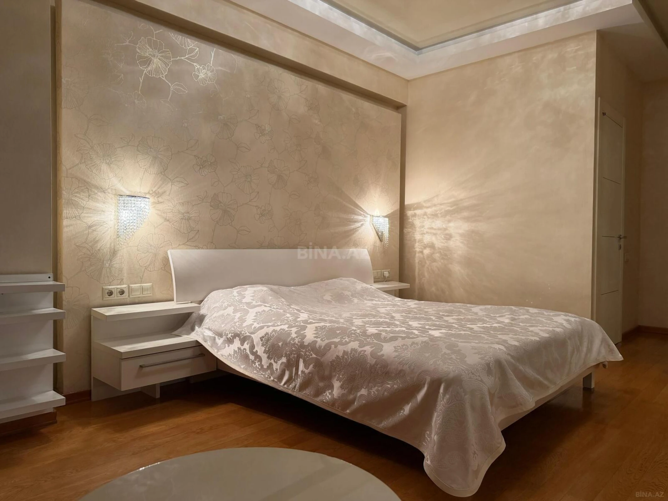 Satılır 3 otaqlı mənzil 130 m²