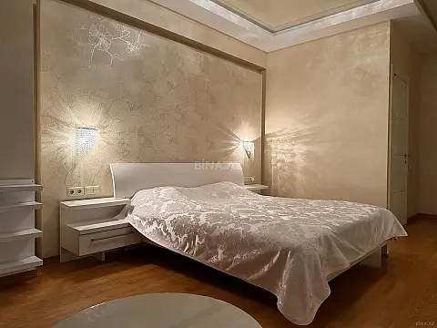 Satılır 3 otaqlı mənzil 130 m²