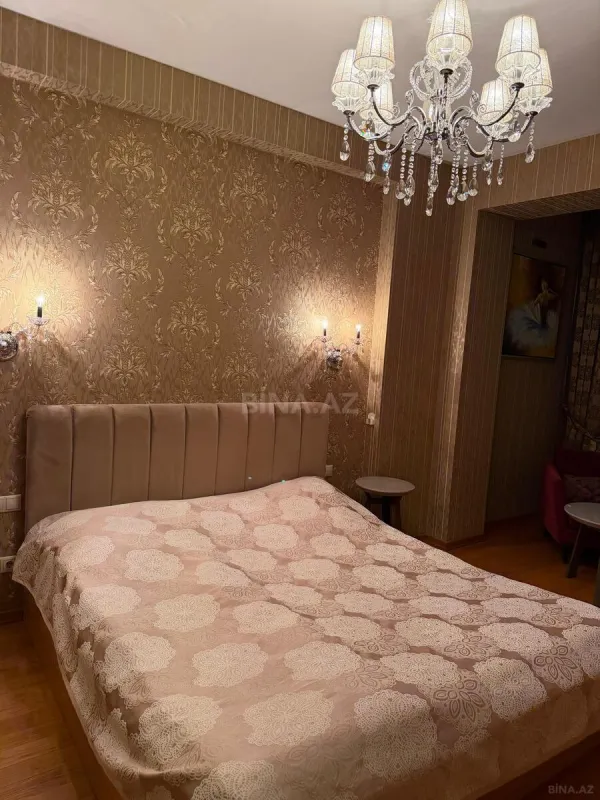 Satılır 3 otaqlı mənzil 130 m²