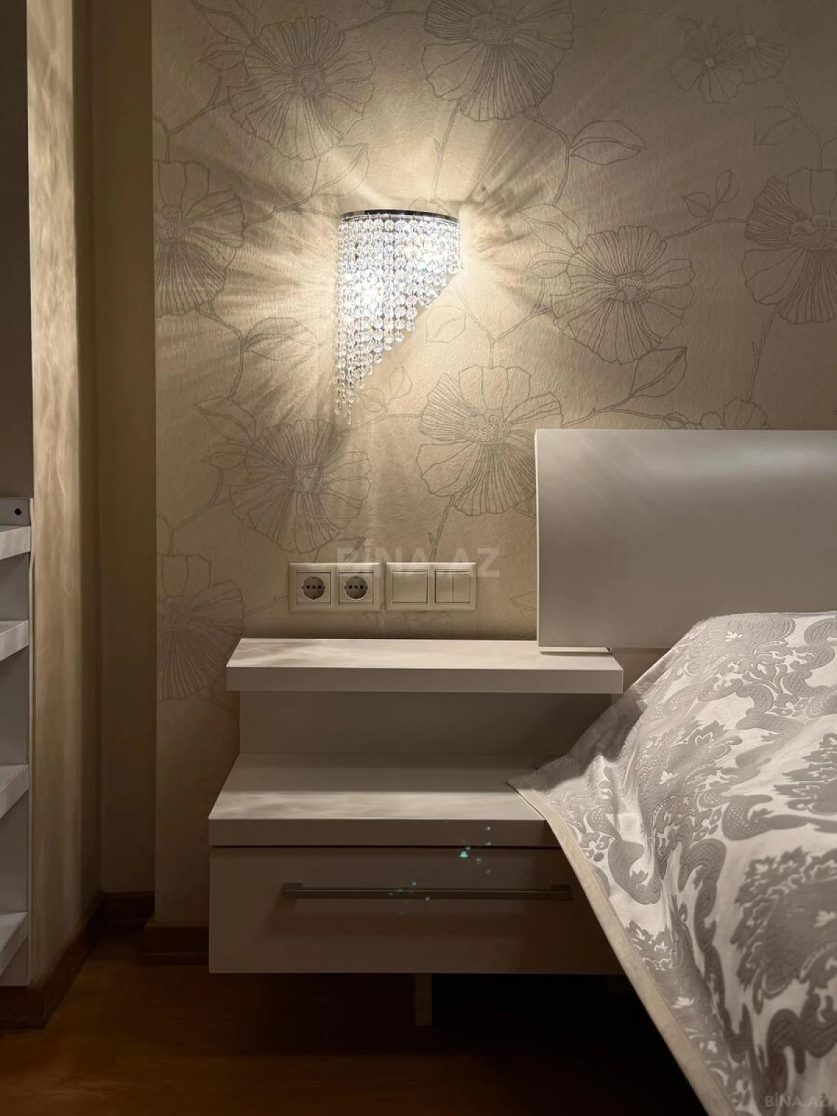 Satılır 3 otaqlı mənzil 130 m²