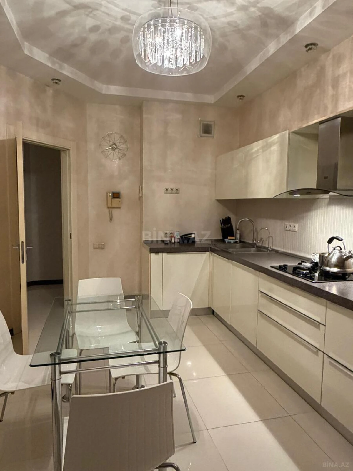 Satılır 3 otaqlı mənzil 130 m²